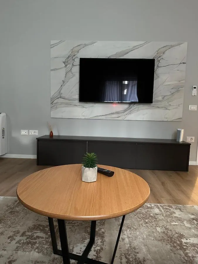 Tirana Ideal Apartment 0*,